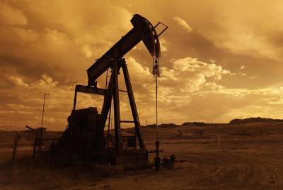 Неделя для нефти началась с падения цен