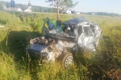 В Свердловской области перевернулся ВАЗ-21124: двое погибли, один в коме
