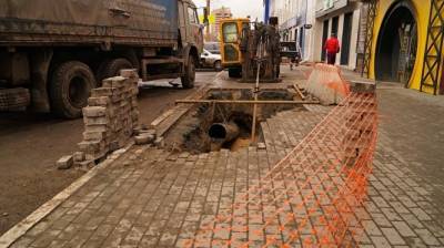 Мэр Челябинска потребовала ускорить работы по мощению тротуаров плиткой