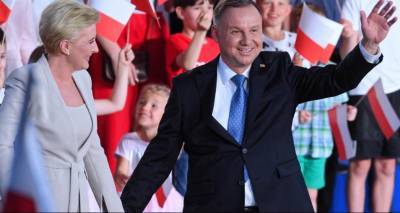 Экзитполы: Дуда побеждает на выборах президента Польши