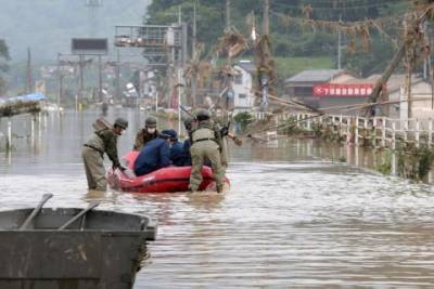 В Японии количество жертв наводнения достигло 70 человек