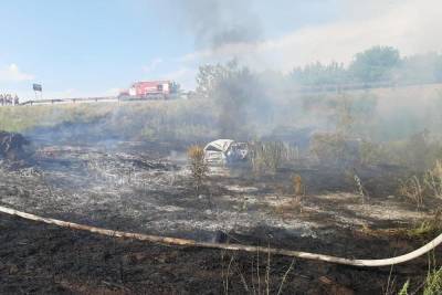 На трассе «Каменноозерное -Медногорск» загорелась машина, пострадали пять человек