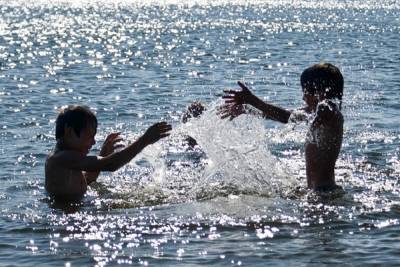 Не COVIDом единым: Роспотребнадзор предупреждает жителей Костромы об опасности летних купаний