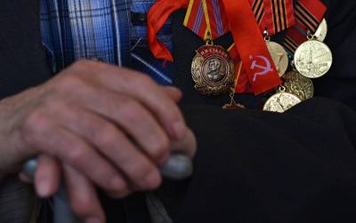 Герои среди нас: российские дипломаты в Риге поздравили ветерана ВОВ со столетием