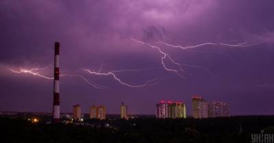 Град, шквалы и сильные ливни: в Украине объявили штормовое предупреждение