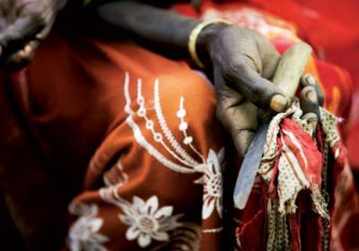 В Судане запретили женское обрезание и публичные наказания плетьми