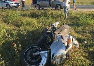 В Рязани мотоциклист без прав столкнулся с легковушкой