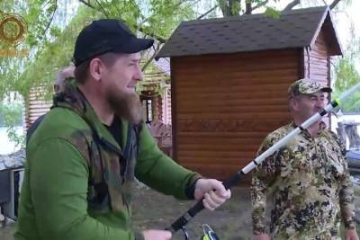 Кадыров похвастал уловом на рыбалке в Чечне