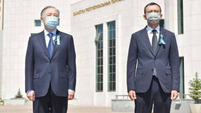 Нурлан Нигматулин - Маулен Ашимбаев - Траурная церемония в память о скончавшихся от коронавируса прошла в Парламенте - informburo.kz - Казахстан