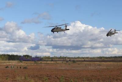 В Латвию прибыли американские боевые вертолёты Black Hawk