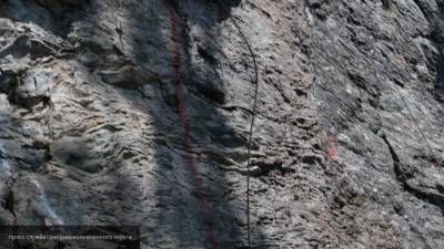 Друзья засняли последнее селфи девушки на 50-метровой скале в Курагинском районе