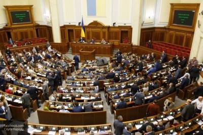 Законы на Украине стало принимать сложнее из-за разногласий в "Слуге народа"