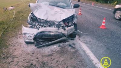 Водитель и пассажирка ВАЗ погибли после выезда на ”встречку” в Киришском районе