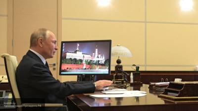 Путин раскрутил на столе ручку, которую бросил на совещании полтора месяца назад