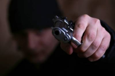 В Киевской области группа злоумышленников обокрала предпринимателя, угрожая ему оружием