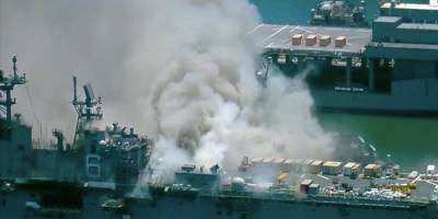 Появилось видео горящего корабля ВМС США в порту Сан-Диего