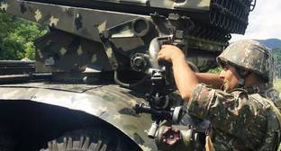 Армения сообщила о новых артобстрелах на границе с Азербайджаном