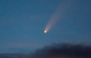Фотофакт: В небе под Минском пролетела комета
