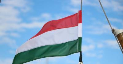 Посольство Венгрии удалило из Facebook пост об открытии границ