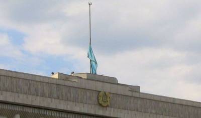 Казахстан приспустил флаги в трауре по жертвам коронавируса