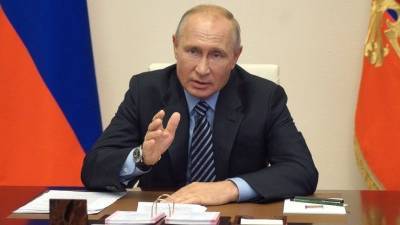 Путин об экономике: Если сидеть на одном месте, болото вокруг нас будет хлюпать
