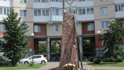 В Сосновом Бору открыли памятник героям-рыбакам деревни Устье