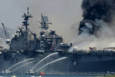 В США взорвался военный корабль: все подробности, фото и видео