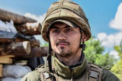 Зеленский посмертно присвоил звание Героя Украины погибшему на Донбассе бойцу