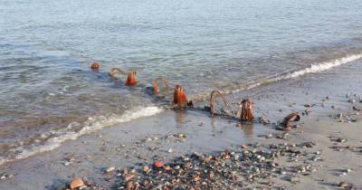 Администрация нацпарка "Куршская коса" предупредила о металлических бунах в море