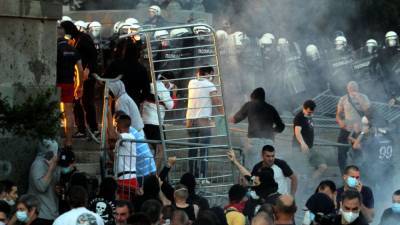 Политолог заявил, что митинги в Сербии устраивают местная оппозиция и западные «партнеры»