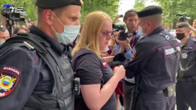 В Москве начались задержания на акции в поддержку Сафронова