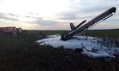 Опубликовано видео с места крушения самолета в Нижегородской области, где чудом выжил один человек