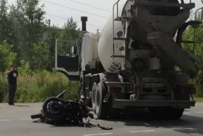 В Рязанской области мотоциклистка въехала в автобетоносмеситель