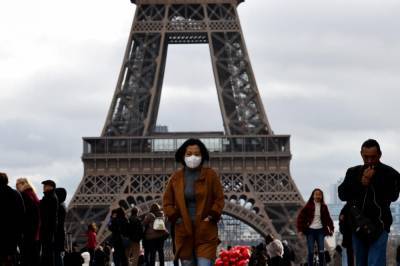 Во Франции туристам из "красной зоны" сразу в аэропорту будут делать тесты на коронавирус
