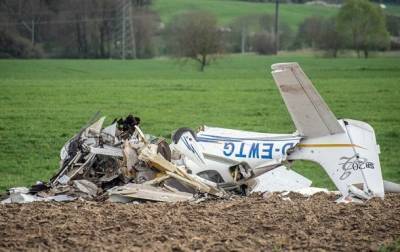 В Германии два человека погибли при падении самолета