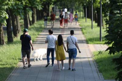 "Маски сброшены": в парках Москвы заработали аттракционы