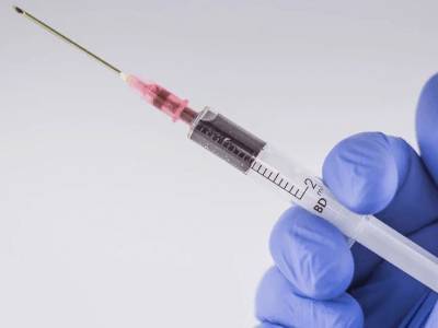 Озвучены сроки поступления российской вакцины от коронавируса в оборот