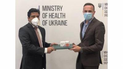 COVID-19: Украина получила от Индии 50 тыс. капсул антивирусного препарата