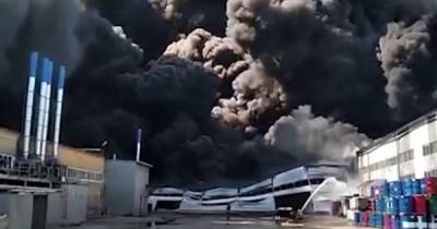 Площадь пожара на складе в Самаре возросла до 2500 кв. метров