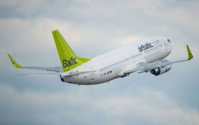 Опасное столкновение: летевший в Амстердам самолет airBaltic был вынужден вернуться в Ригу