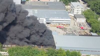 Появилось видео крупного пожара на складе в Самаре