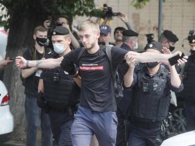 Полиция у СИЗО "Лефортово" в Москве задержала журналистов, выступавших в поддержку Сафронова