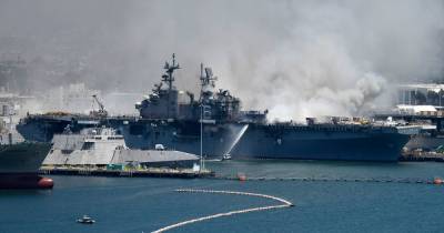Крупнейший за 30 лет пожар на флоте США не могут потушить уже сутки