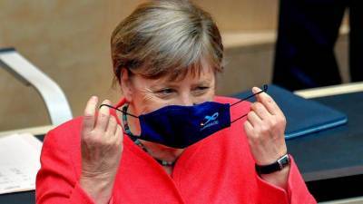 Ситуация выходит из-под контроля: Меркель боится отмены требования к ношению защитных масок