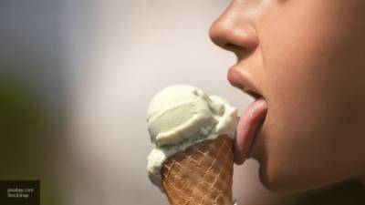 Диетолог назвал лечебное свойство мороженого при ангине