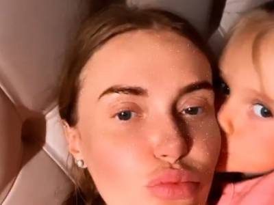 Слава Каминская разместила трогательный ролик со своей дочерью в кровати