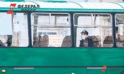 В центре Екатеринбурга автобус врезался в дерево