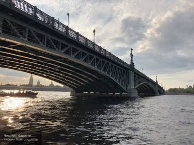Власти Петербурга показали график разведения мостов в день Главного военно-морского парада
