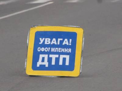 В Харькове на перекрестке столкнулись Opel и маршрутный автобус