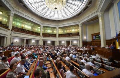 Зеленский отозвал постановления о местных выборах и о зарплатах чиновников